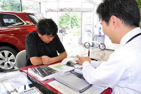 TOY○TAのディーラーの営業なんだけど、100%車買う気ないのに店来る奴がウザい