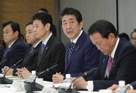 高齢者に限定免許＝事故抑止へ安倍首相指示－「サポート車」後押し