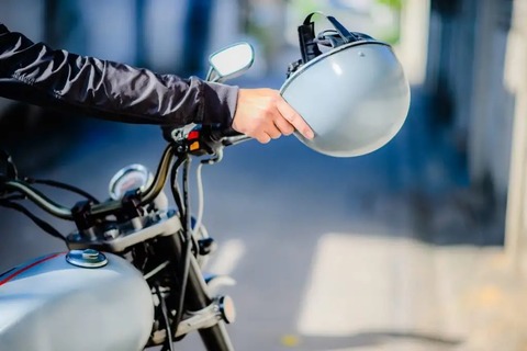 車とバイクで悩んでる社会人