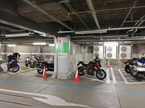 管理人「あんたの車の隣の駐車枠、バイク置き場にするから！」→え・・？?