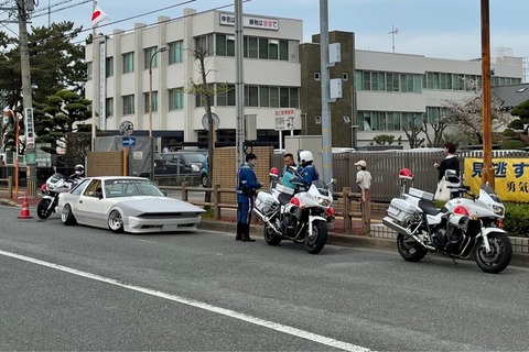 車カス「エイプリルフールだから冗談で止められたと思ったらしっかり点数切られた」