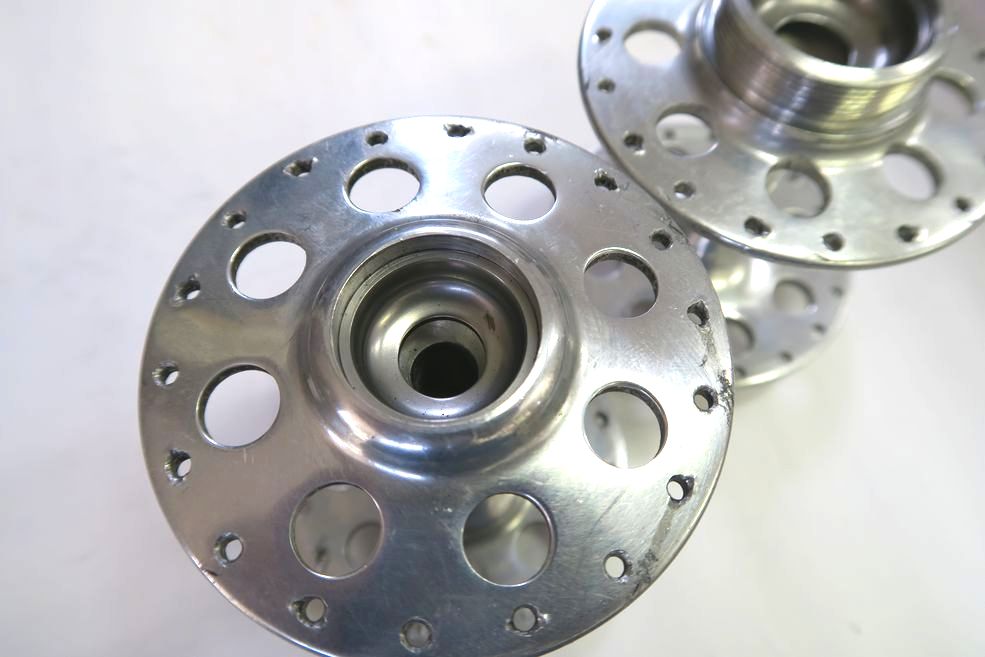 カンパニョーロ ヌーボ ティーポ ラージフランジ ハブ カンパ ヌーボティポのハブ : ただいま営業中～♪