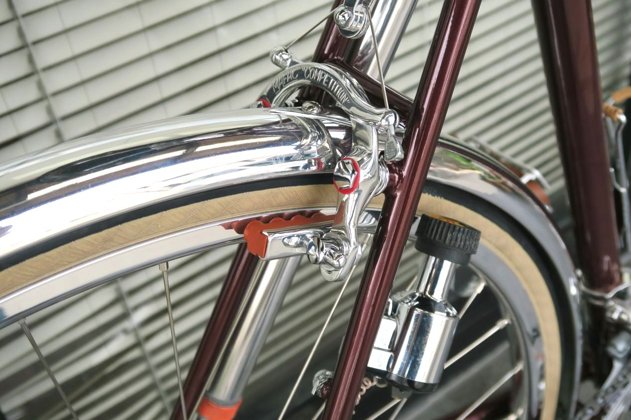 古い自転車の車軸部 後ろ側 スモールフランジハブ ビンテージ 古い自転車の車軸部 後ろ側 スモールフランジハブ ビンテージ