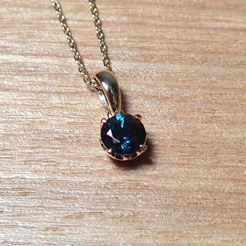 青いガーネットのネックレス 宝石月ミドリ石曜日