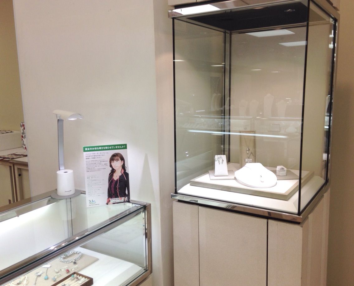 今日から日本橋三越 宝石月ミドリ石曜日