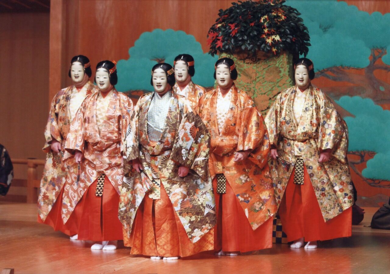 観世清和 コシノジュンコが共演する舞台芸術 能 ファッション 継承される伝統と現代の融合 開催 Verita 観世清和 コシノジュンコが共演する舞台芸術 能 ファッション 継承される伝統と現代の融合 開催 Verita