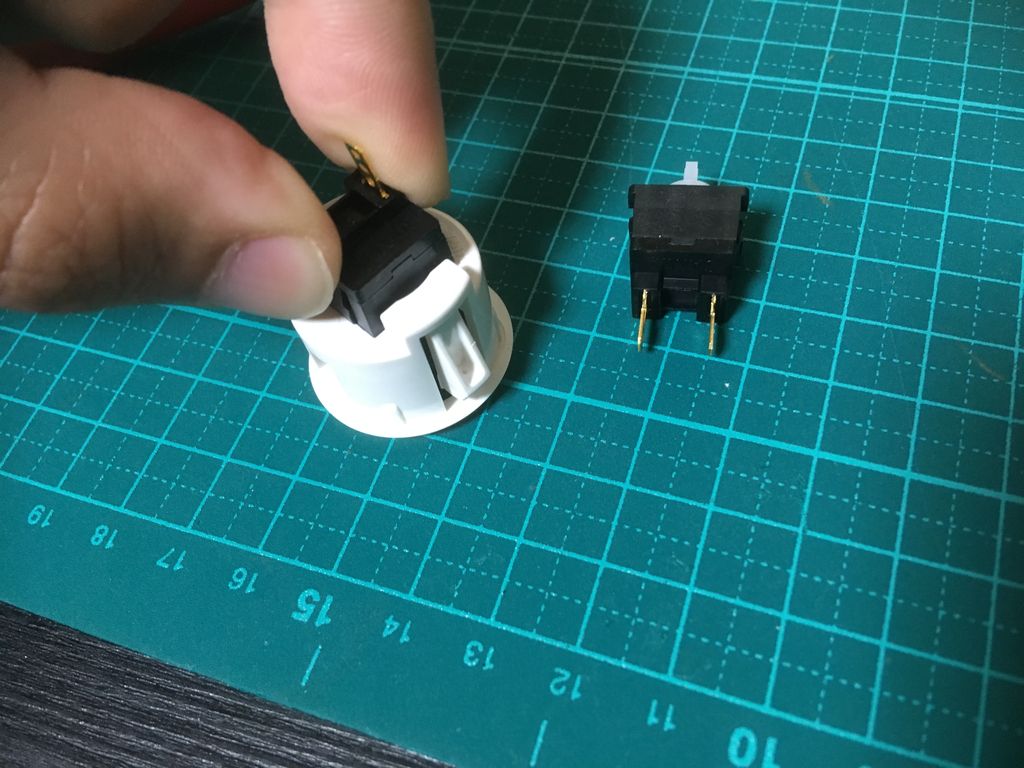 アケコン】摩耗してきた三和ボタンを蘇らせるキースイッチ（SW-68）の