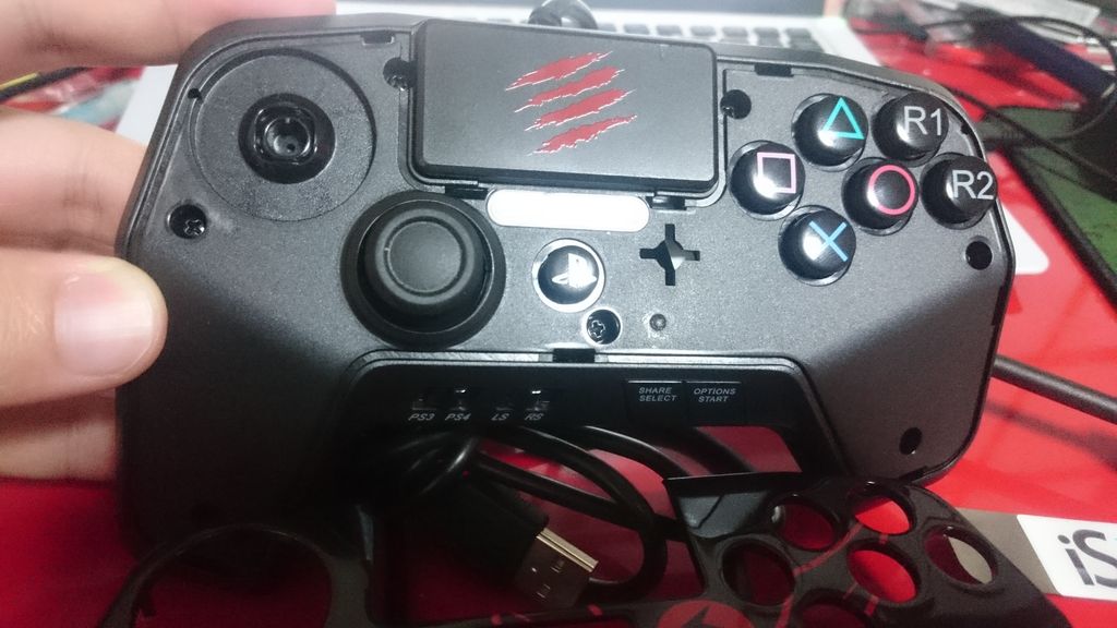 ストリートファイター V ファイトパッドプロ　マッドキャッツ MAD CATZ(マッドキャッツ）STREET FIGHTER V FightPad PRO