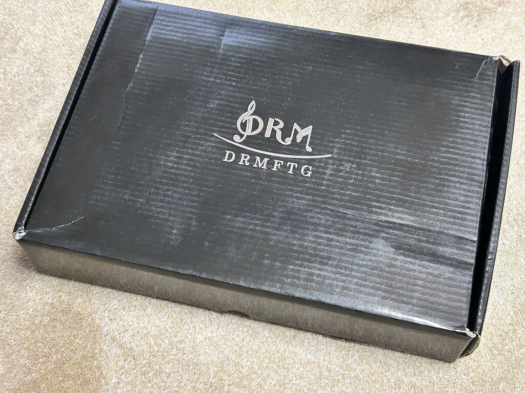 レビュー】膝置き設計＆掌底ボタンにも対応したレバーレス「DRM