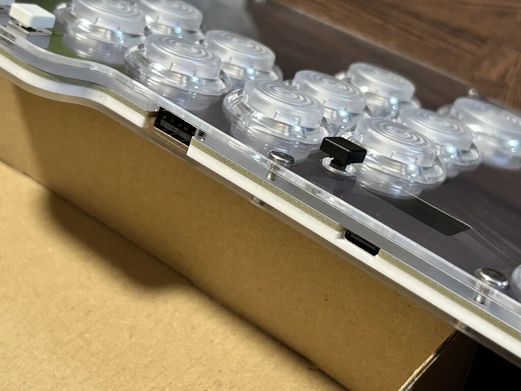 レビュー】11ボタン操作に最適な唯一無二の配置レバーレス