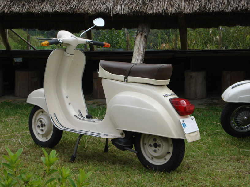 ベスパ50s ボロボロシルバー部品取り