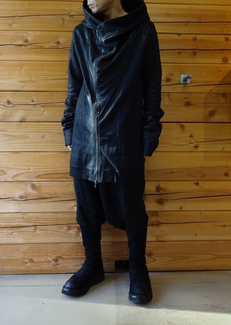 【お値下げ中】JULIUS/コーティングジオメトリックパーカー JULIUS - ジオメトリックパーカー / ブラック | Tempt