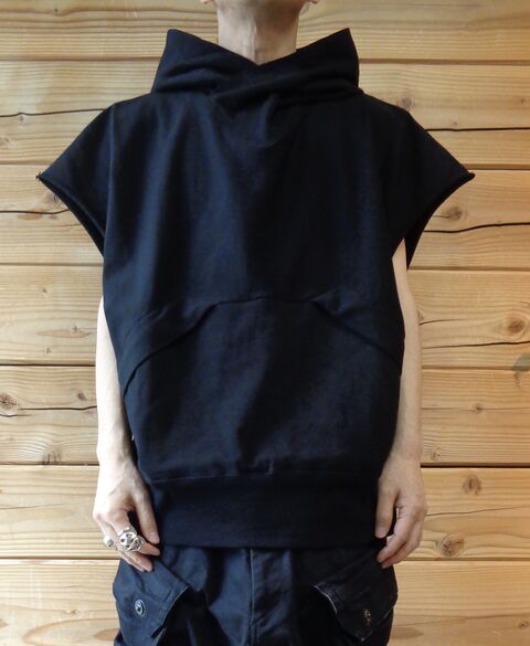 JULIUS PRE-FALL 25 [ EUROPA; ] SLEEVELESS HOODIE : VIBE_nagano