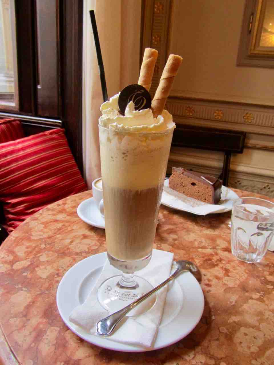 【Demel ～Wiener Eiskaffee～ デーメルのウィーン風アイス・カフェ】パフェのような…豪華なアイスカフェで…涼む ...