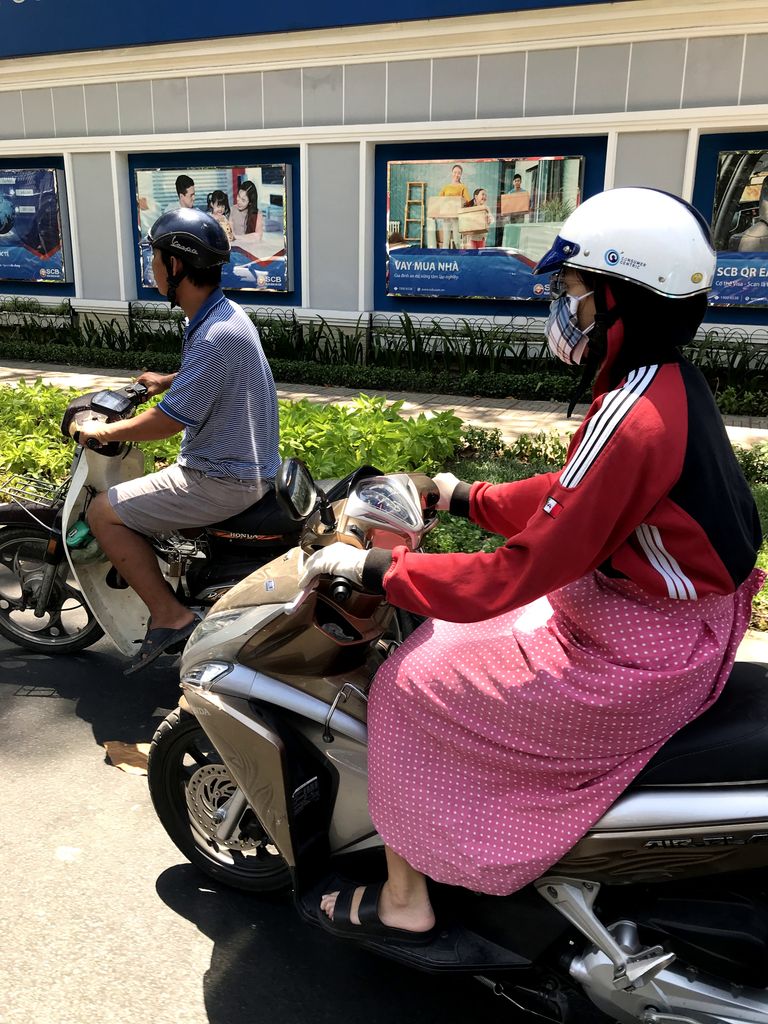 夫婦でずっとベトナム暮らし オンナ乗り健在です Ho筆