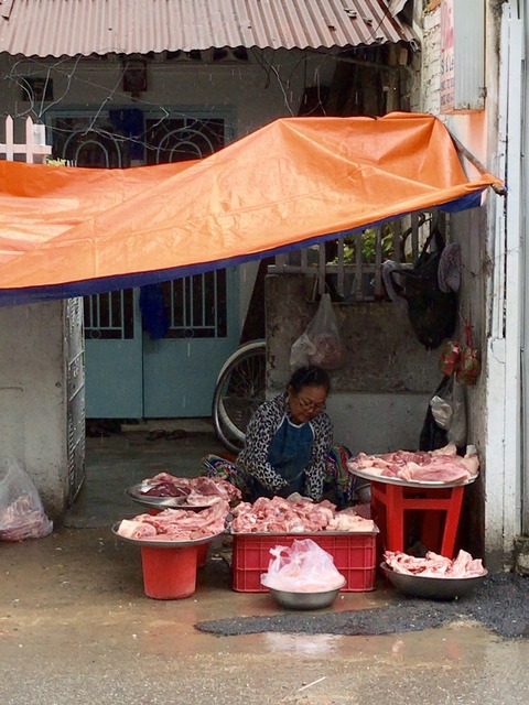 雨の肉屋