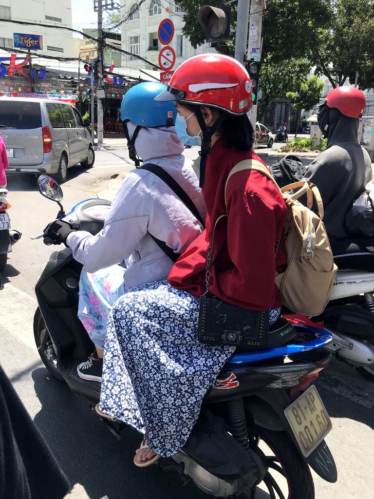 夫婦でずっとベトナム暮らし オンナ乗り健在です Ho筆