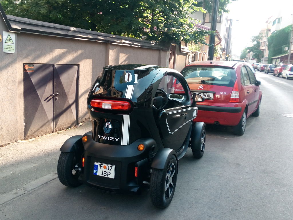 ブカレストで見かけたルノー トゥイジーtwizy ベトナムをうろうろ ついでにカンボジアもうろうろ おまけで上海も ラオス タイ ブカレストで見かけたルノー トゥイジーtwizy ベトナムをうろうろ ついでにカンボジアもうろうろ おまけで上海も ラオス タイ