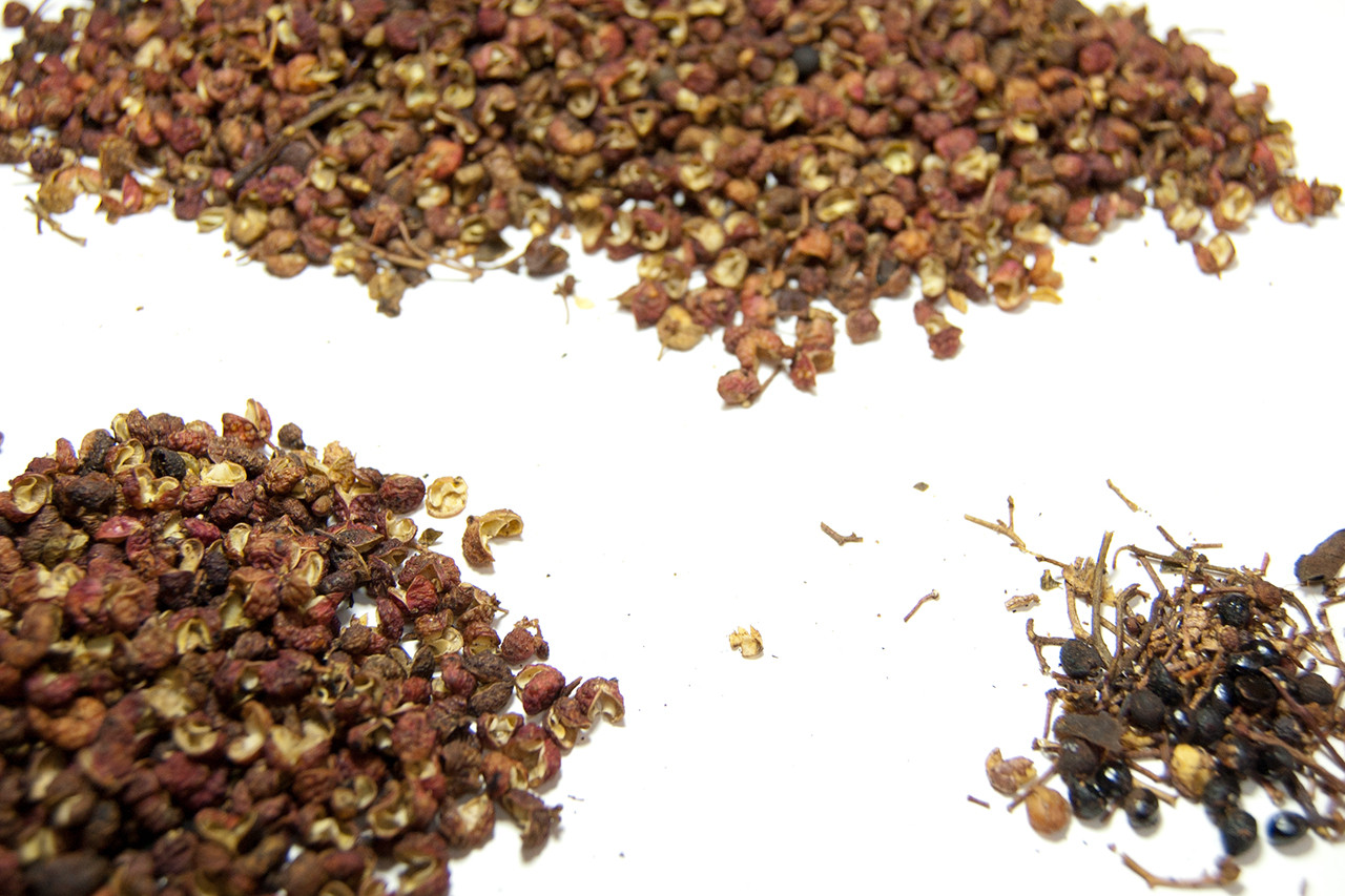 夏に西日が射す部屋で 花椒ホールの下処理メモ