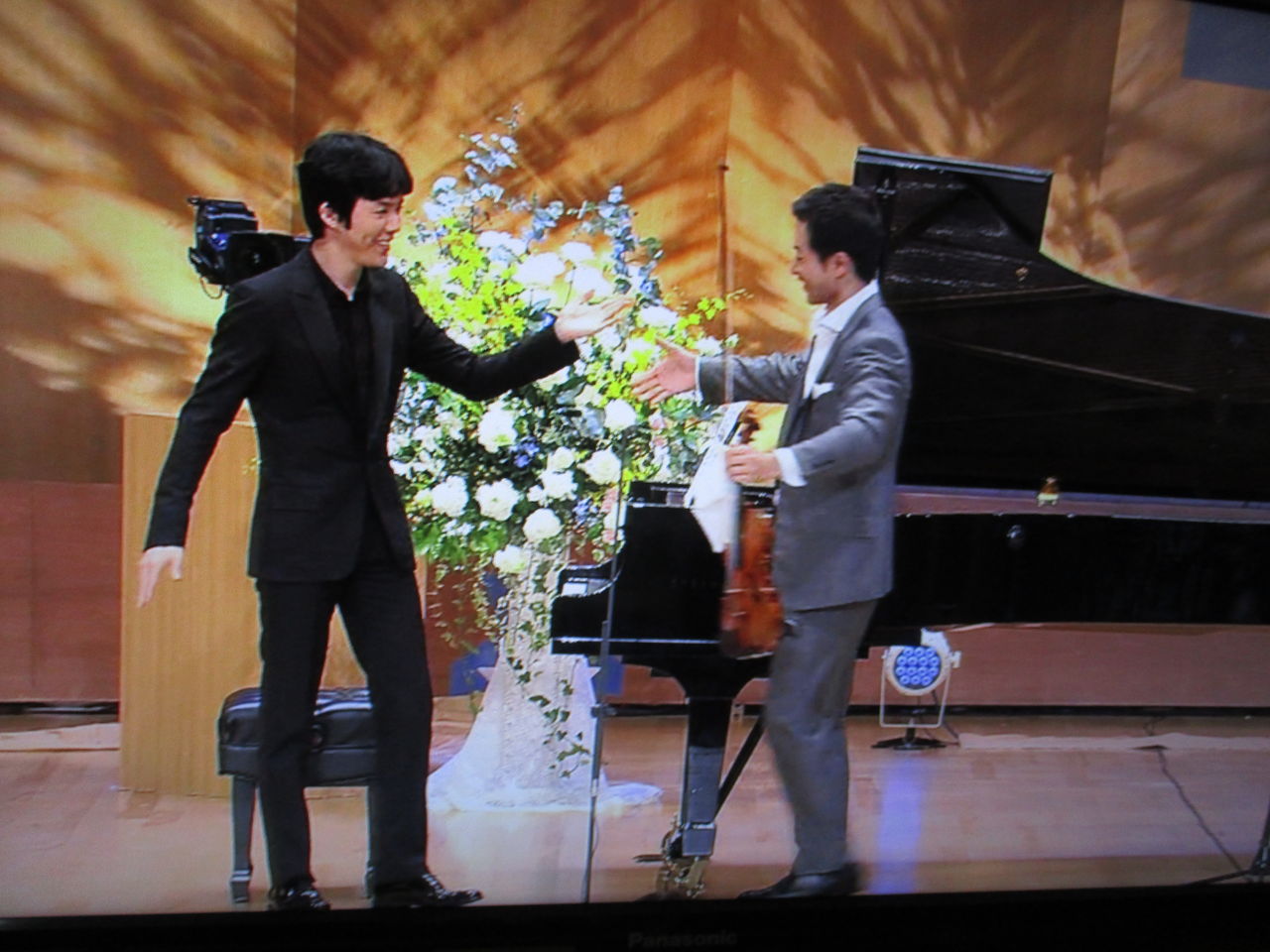 題名のない音楽会での素敵な演奏風景です すみれの徒然日記