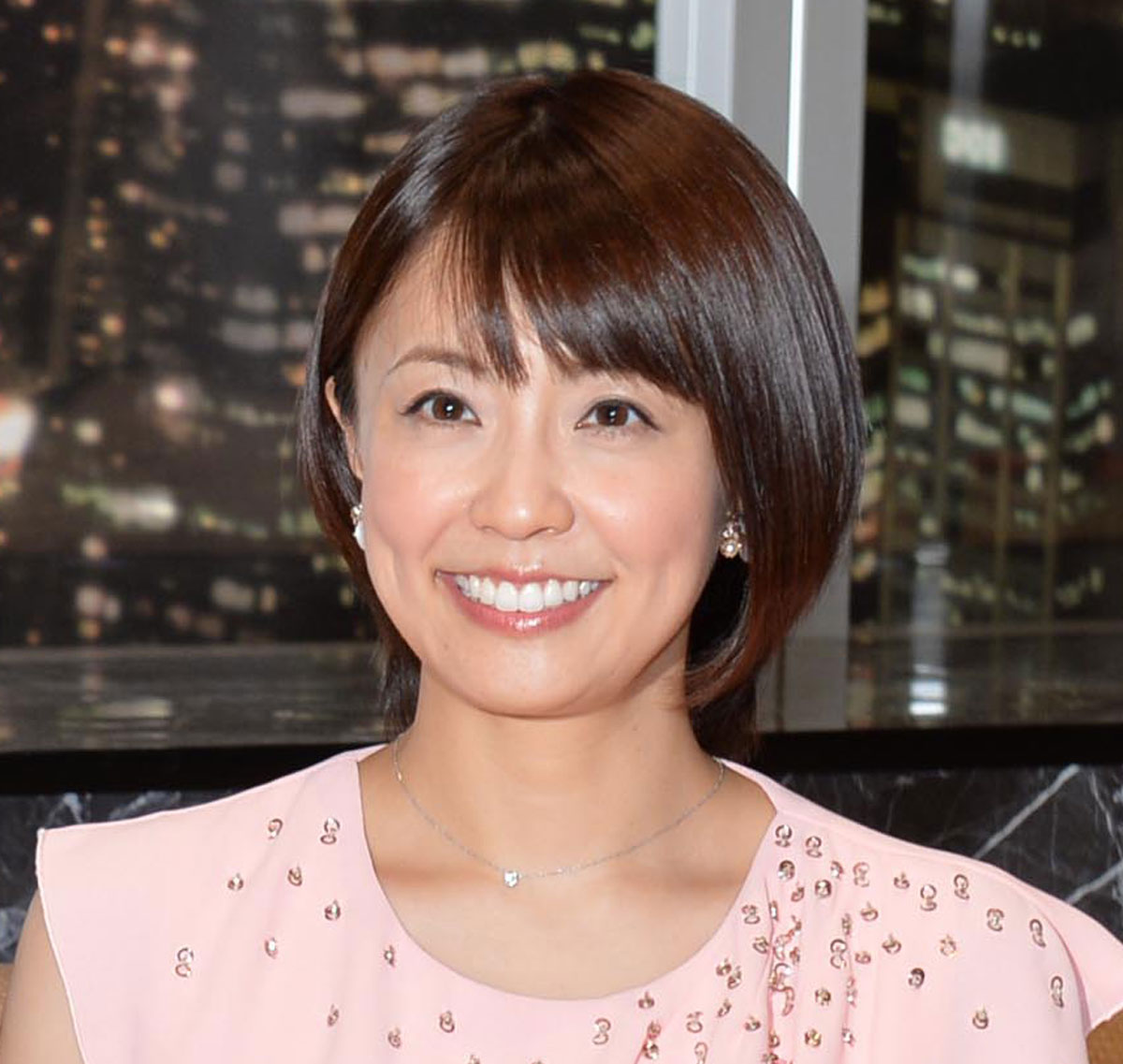 芸能 小林麻耶 神様と 交信 数秘術講座を４月開設へ 利用者が明かすお値段 速報 気になる噂の芸能ニュース