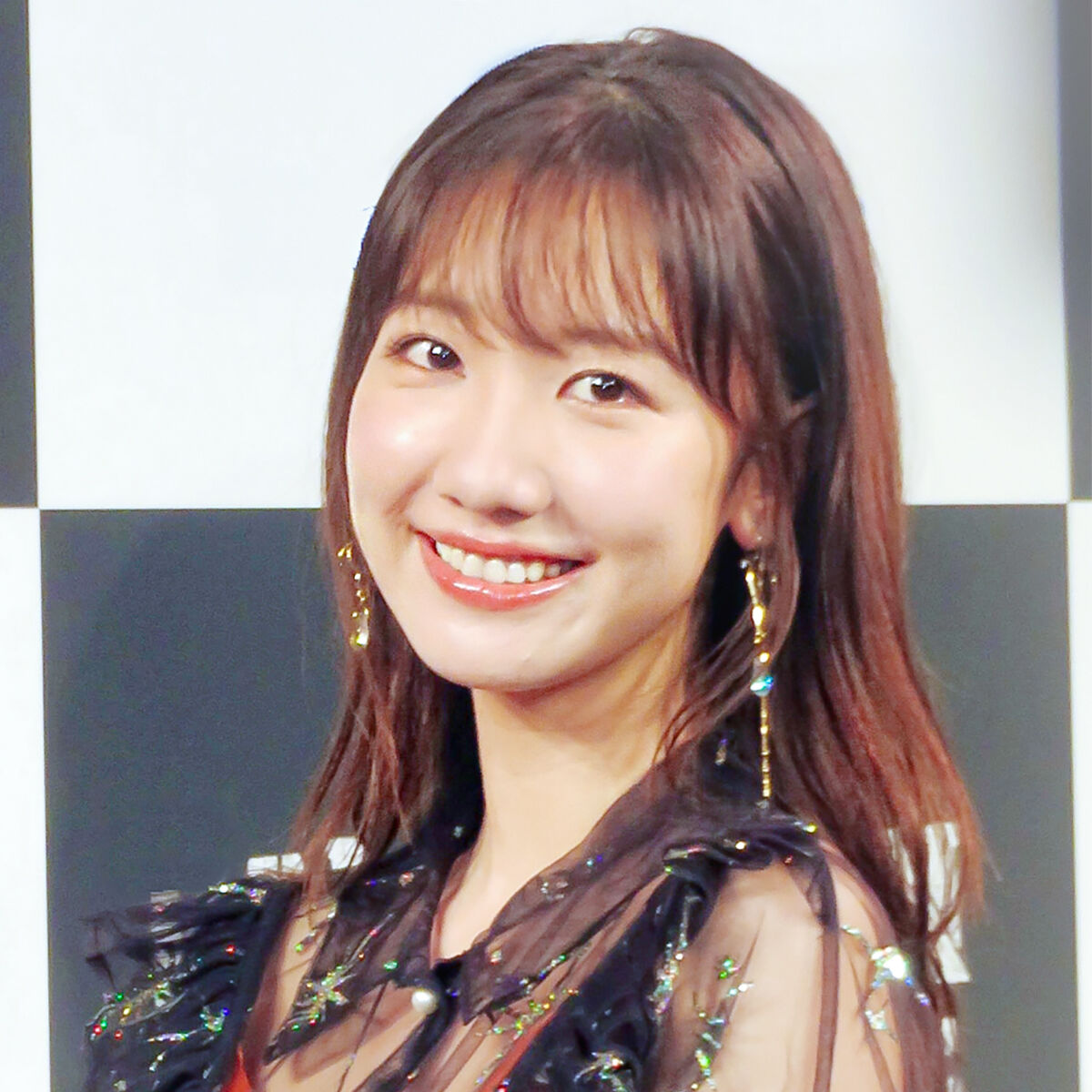 【衝撃】柏木由紀、初メイク本で“すっぴんからのビフォーアフター表紙公開