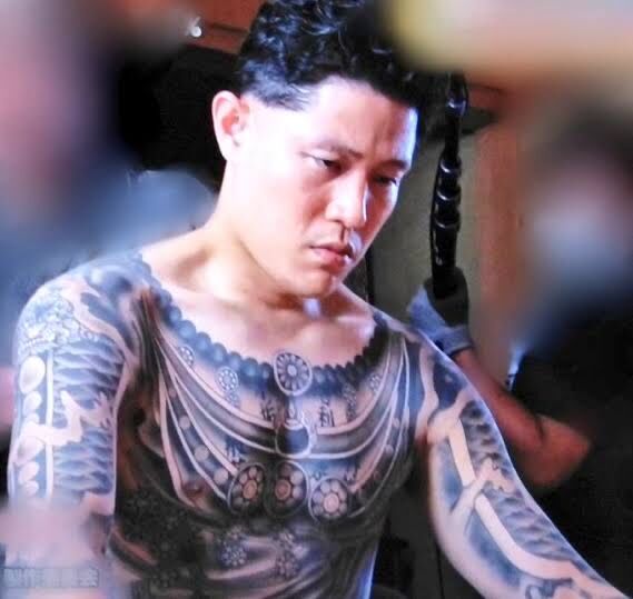 画像 日曜２１時ｔｂｓドラマ主演の鈴木亮平 和彫り刺青をガッツリ上半身にいれていたｗｗｗ 速報 気になる噂の芸能ニュース