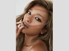 え?裸?　ローラ　南国でビキニ姿を披露し大反響「裸かと思った」！