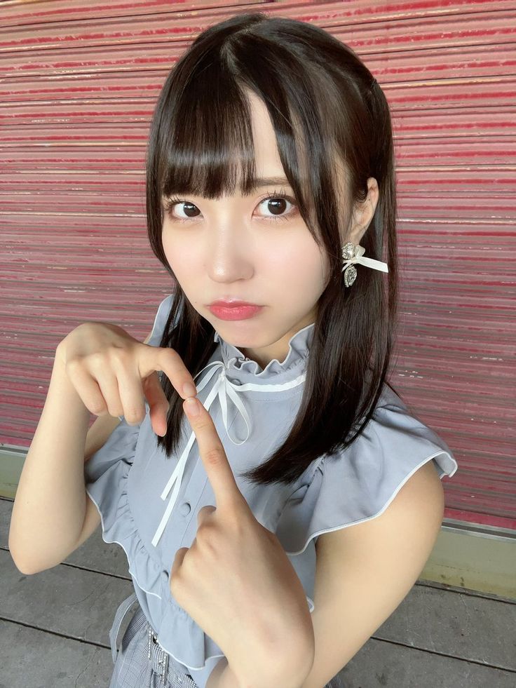 【悲報】吉崎凛子、男とイチャついた写真が流出して大炎上！