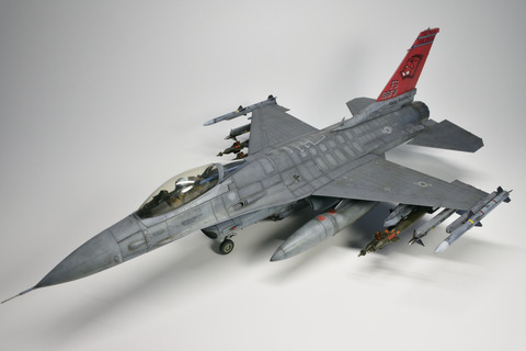 タミヤ　1/48 F-16 ファイティングファルコン　完成品 1/48 ロッキード マーチン F-16CJ [ブロック50] ファイティング