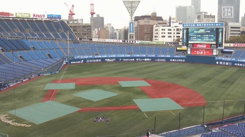 横浜は今日も雨で気温はかなり低いけど今のところ試合中止アナウンスなし、怪我だけは気を付けて…