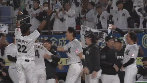 動画　安田のサヨナラで号泣した佐藤都志也、それに寄り添う金澤コーチの光景が微笑ましすぎる