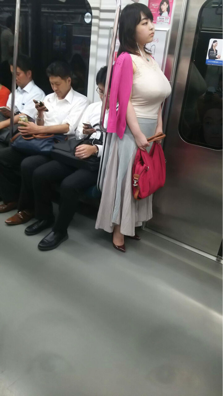 悲報 陰キャ めっちゃおっぱいでかい人電車乗ってきた ﾊﾟｼｬｰ まとめウォッチ速報
