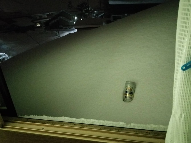 【画像】雪にビール埋めてきたわ