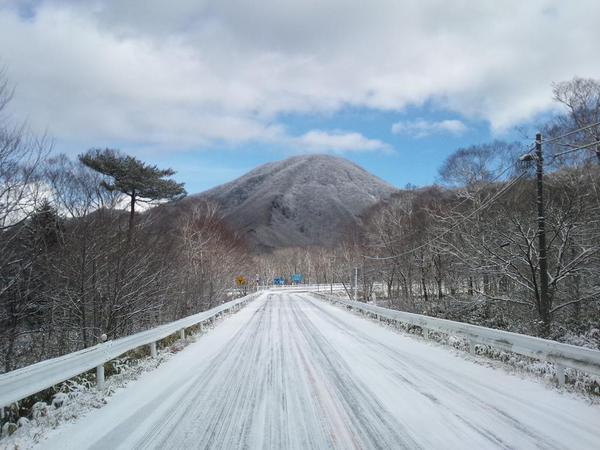 赤城山 12月5日 晴れ -5℃ チェーン必要です。 初冠雪。 : 赤城山日記