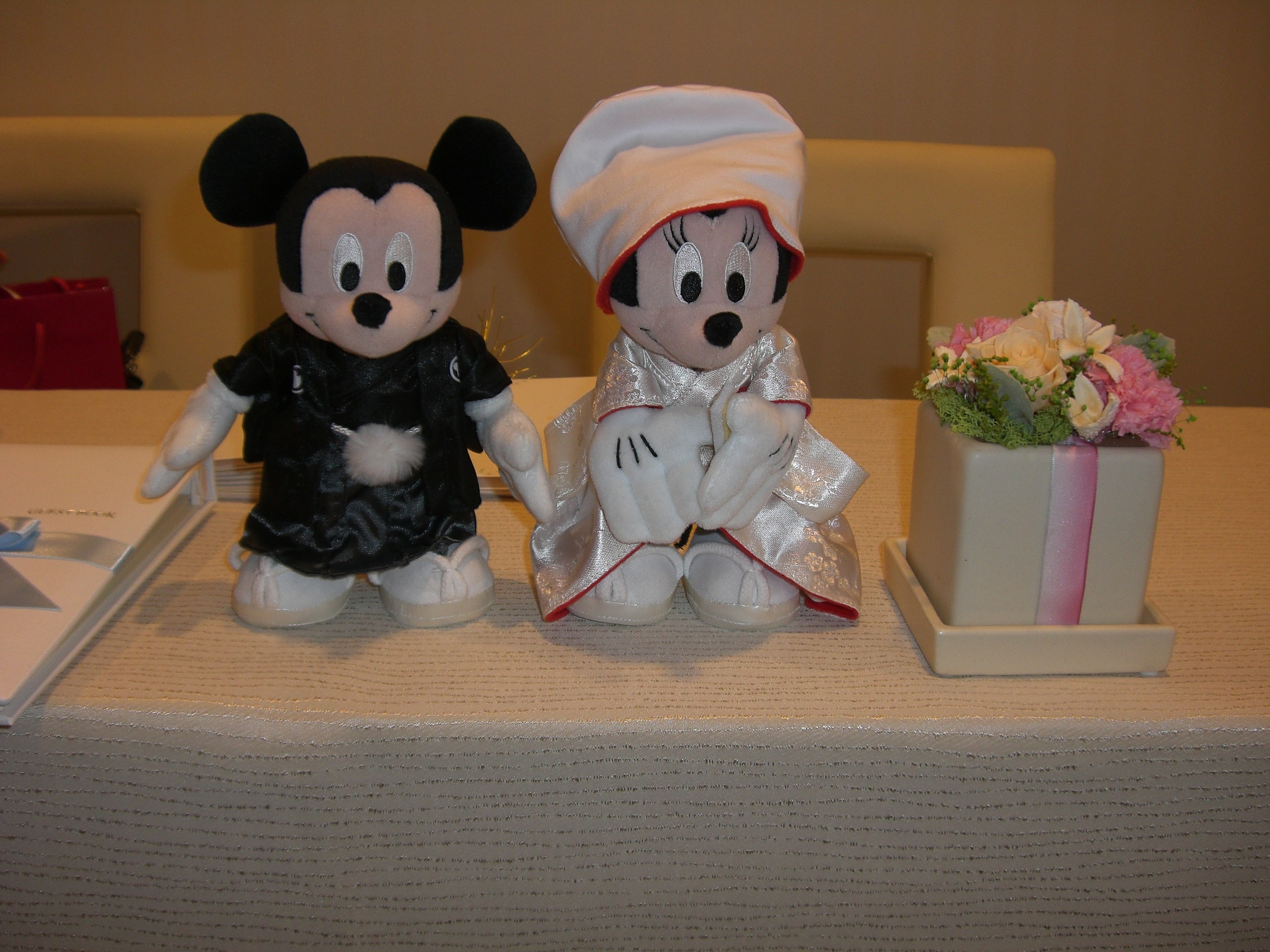ウェディングパーティーレポ その2 受付 会場装飾 びびの気まぐれ日記 ディズニーな結婚式と徒然なるままに ウェディングパーティーレポ その2 受付 会場装飾 びびの気まぐれ日記 ディズニーな結婚式と徒然なるままに