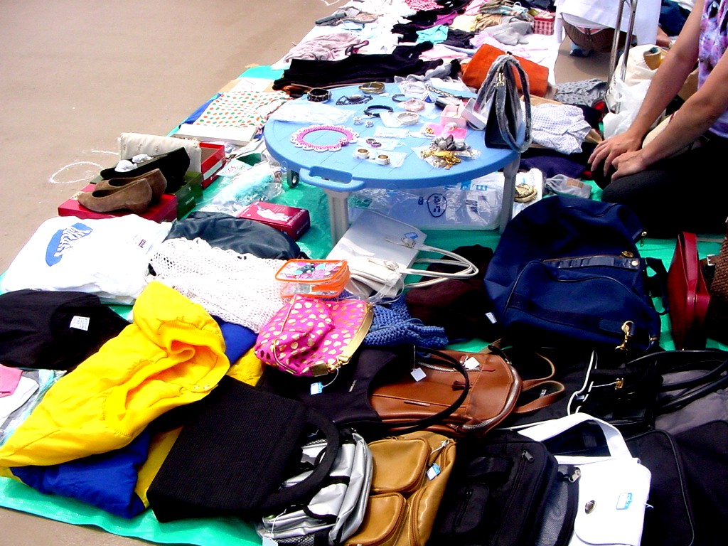 イトーヨーカドー船橋店東棟屋上でフリーマーケット 1 ビビット2005 2004