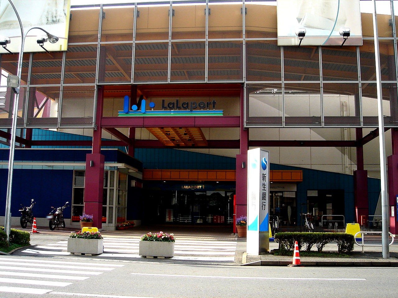 vivit2007Part2ららぽーとTOKYOBAYの南口の看板を変更船橋市浜町(1) livedoor