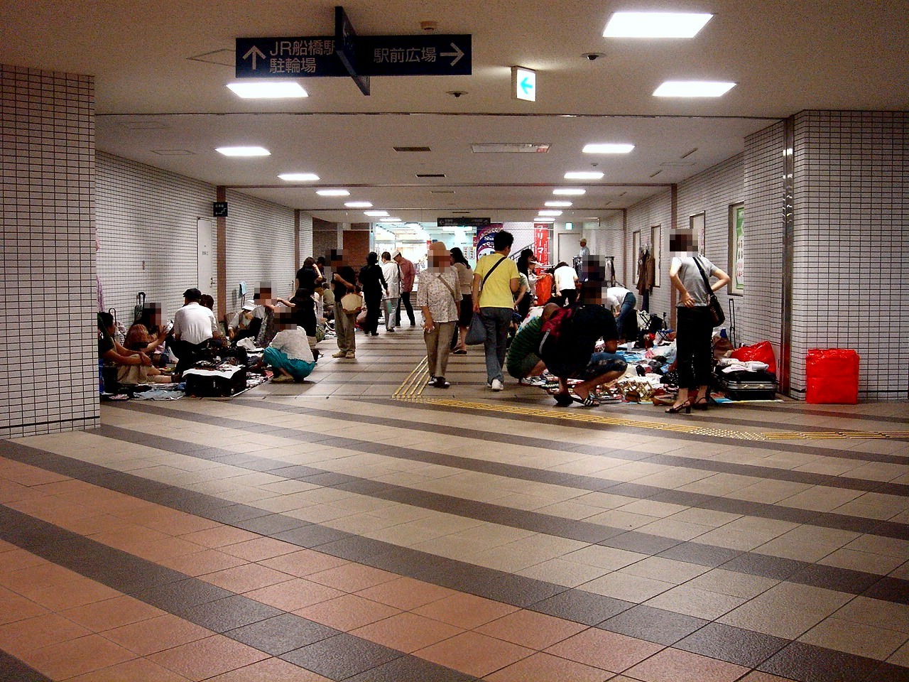 フリーマーケット 船橋駅南口地下通路 ビビット08part2