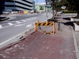 20110313_東日本大震災_幕張新都心_歩道_隆起_破壊_1300_DSC00037