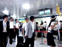 20110831_JR東京駅_新幹線_修学旅行_生徒_1237_DSC01926