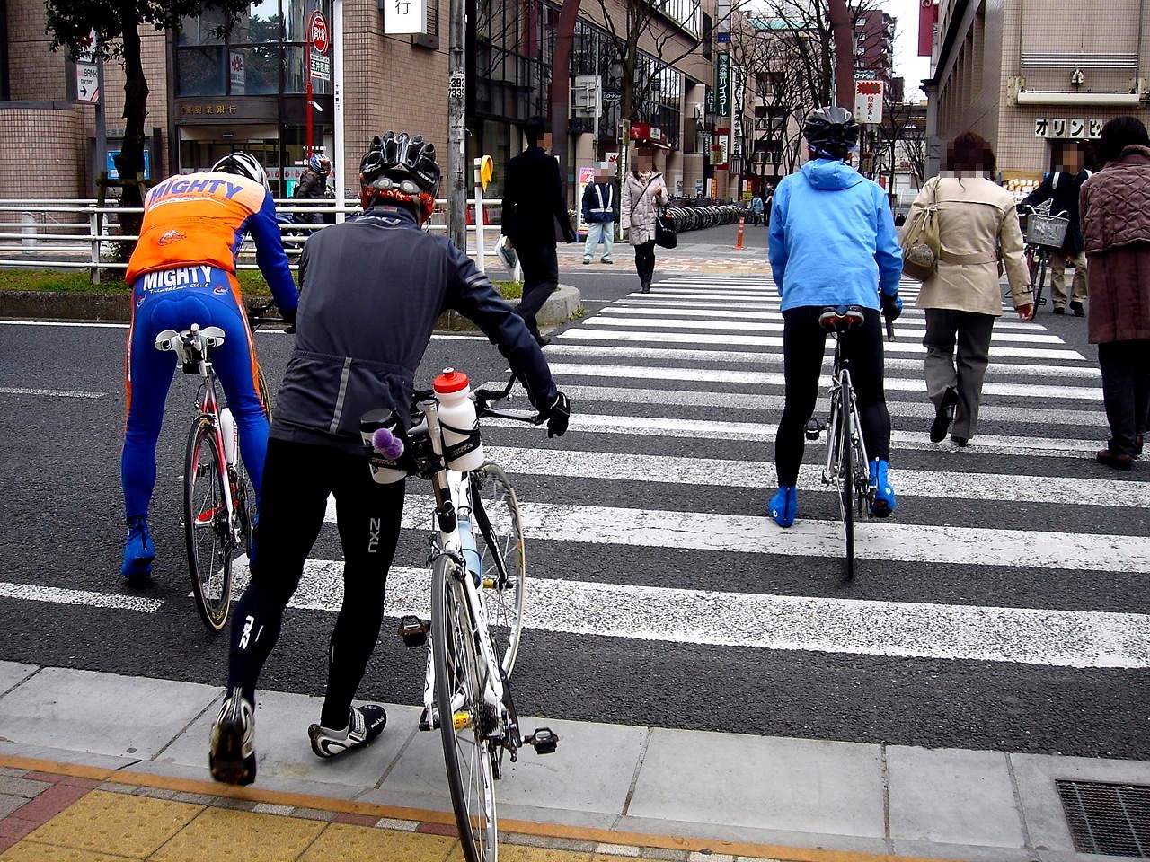 交差点 自転車