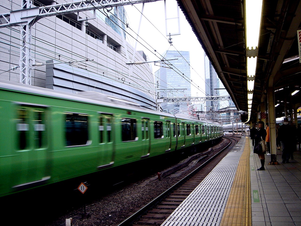 ビビット2013-2012 : JR山手線を走るみどり色の電車(1)