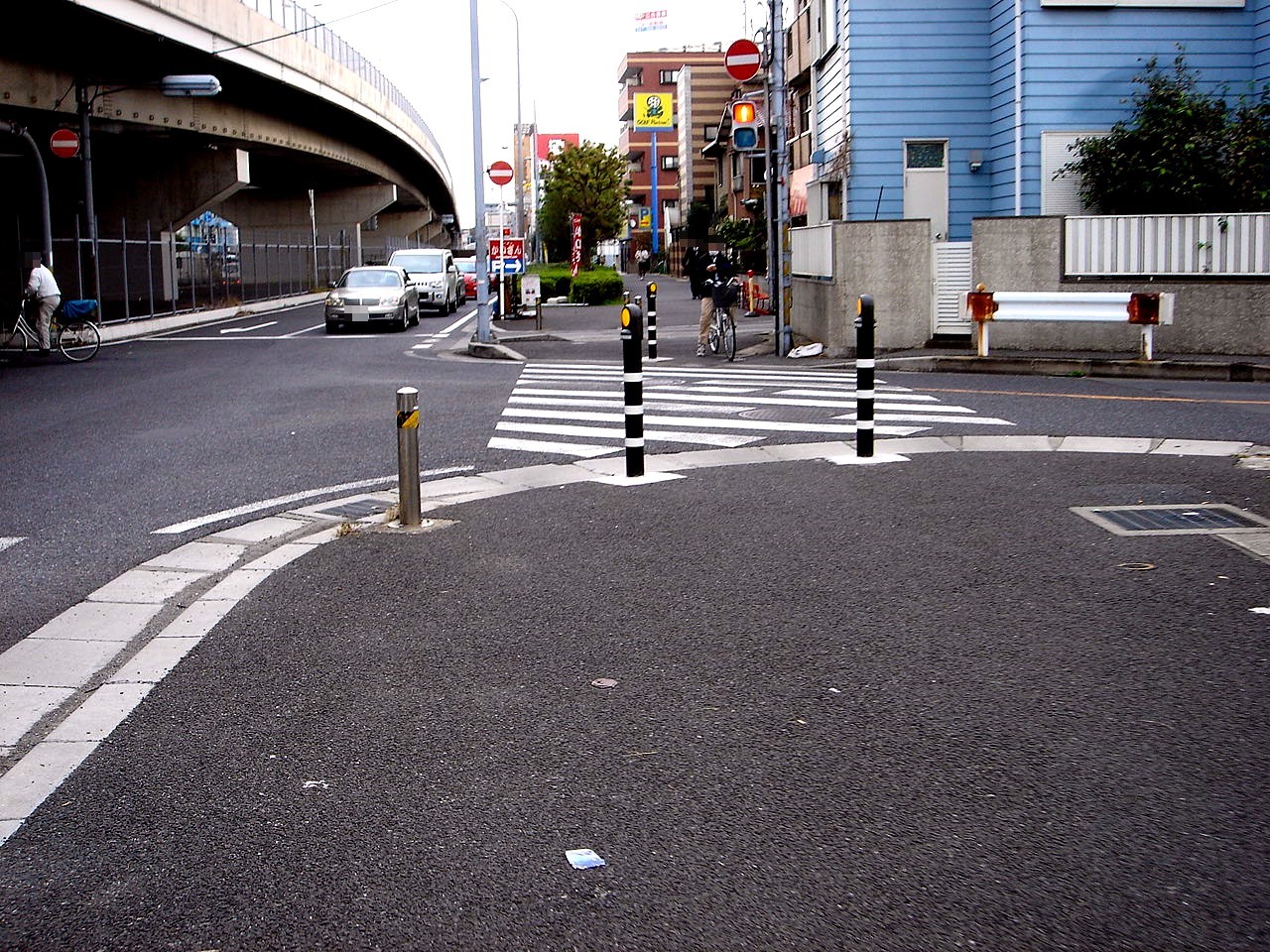 習志野市道101号交差点の車止めポール 習志野市谷津 ビビット13 12 習志野市道101号交差点の車止めポール 習志野市谷津 ビビット13 12