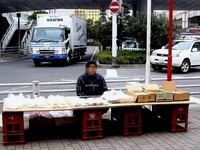 20121228_船橋市本町_JR船橋駅南口_しめ縄_販売_1203_DSC07675T