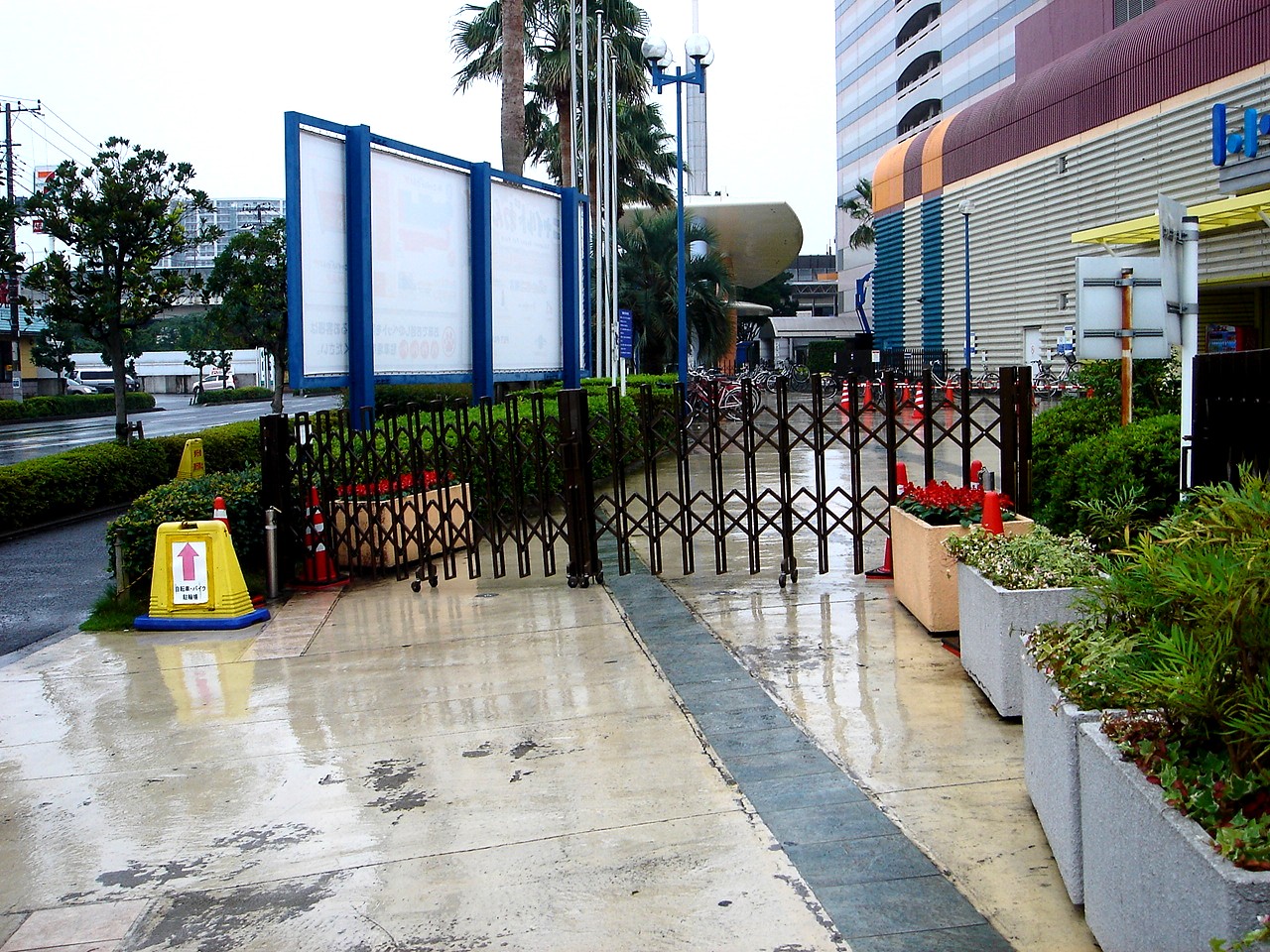 自転車のミライ@ららぽーとTokyo-Bayの駐輪場(1) : ビビット2021-2014