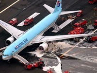 20160527_1240_羽田空港_C滑走路_大韓航空機_B777_出火_3342