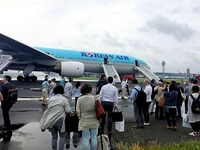 20160527_1240_羽田空港_C滑走路_大韓航空機_B777_出火_4612