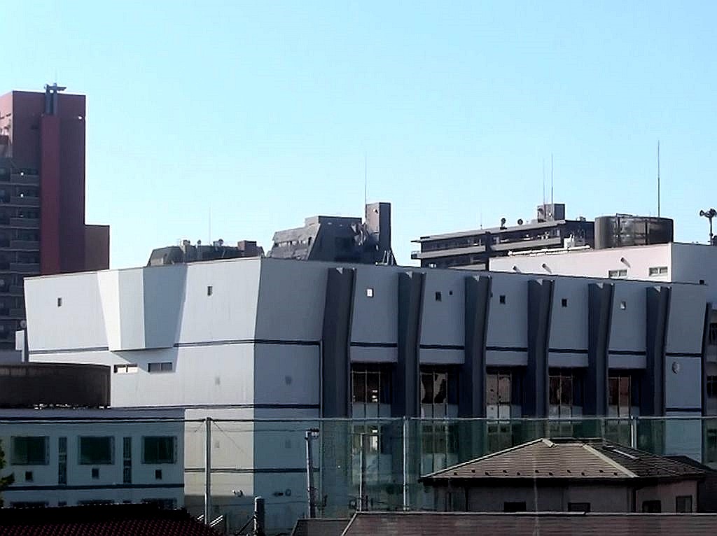 秋の風 船橋市立船橋小学校新校舎でバザー 校庭 編 40 ビビット21 14