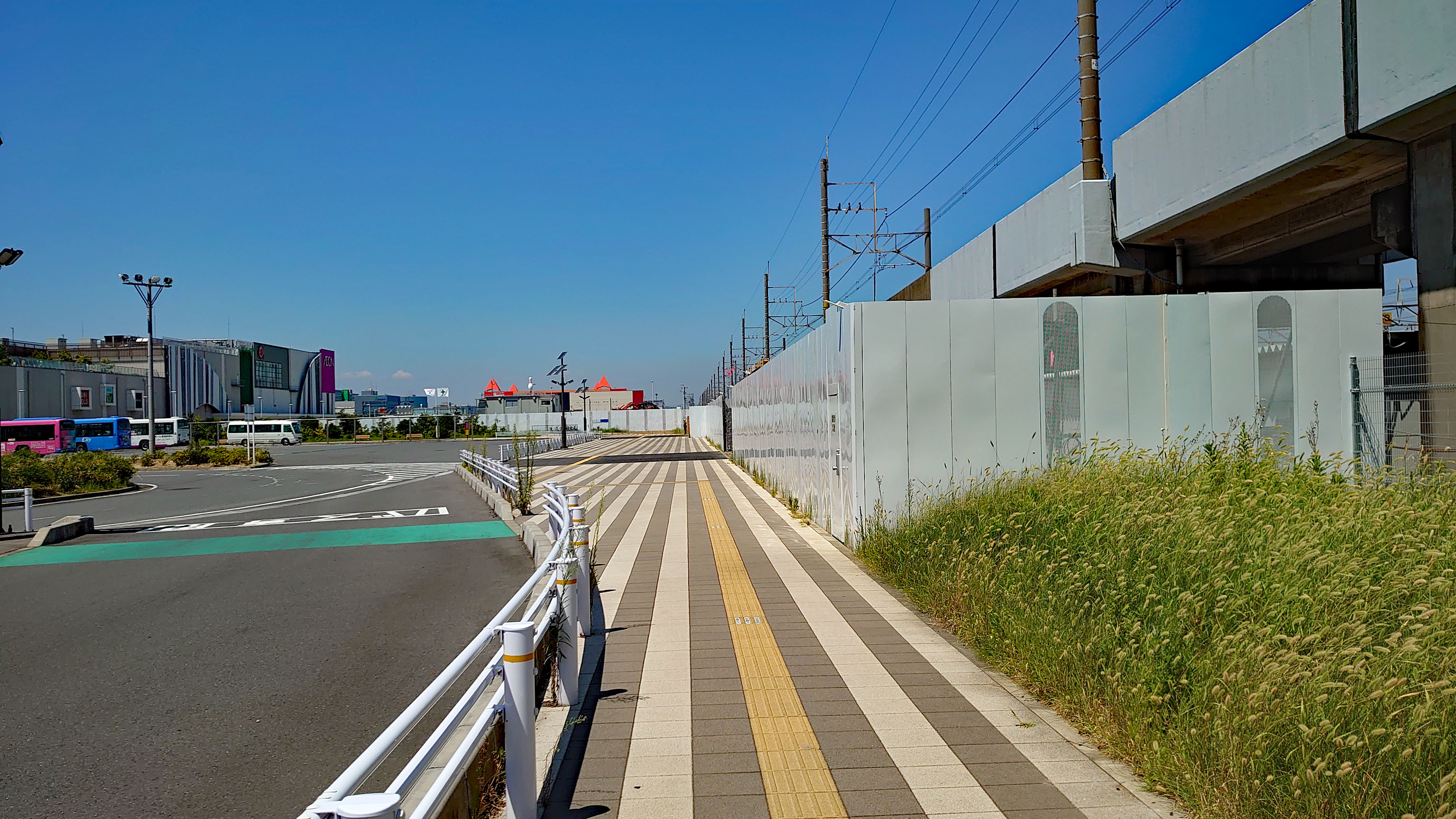 イオンモール幕張新都心前の幕張新駅建設工事が始まる ビビット2021 2014